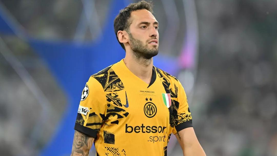 Hakan Çalhanoğlu nun paylaşımı Galatasaray taraftarını harekete geçirdi! Bu sefer geliyor mu? 2
