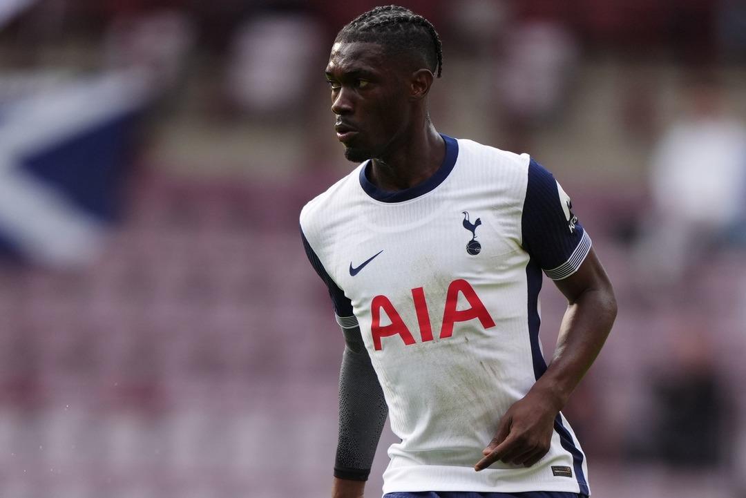 Fenerbahçe de orta saha için transfer hareketliliği! Yves Bissouma için resmi temas başladı... 2