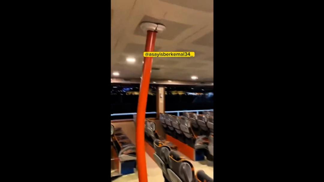 Üsküdar-Beşiktaş vapurunda taraftar olayı! Bazı Beşiktaş taraftarları Orkun Kökçü nün imza töreni sonrasında vapuru karıştırdı... 2