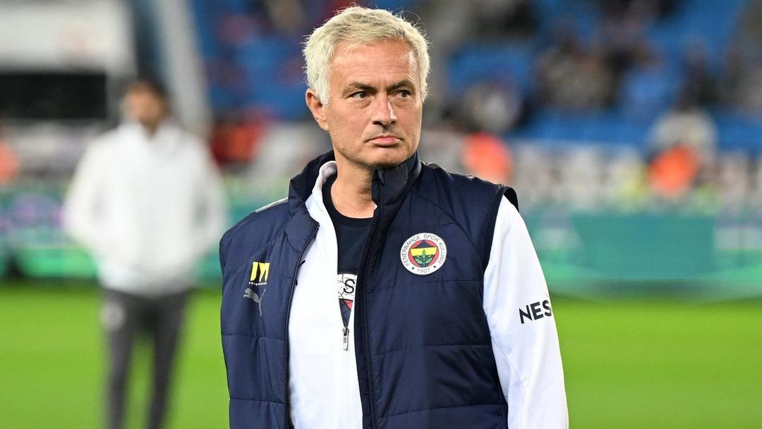 Jose Mourinho-Jhon Duran gerilimi iddiasına Fenerbahçe den yalanlama! Sosyal medyada gündem olmuştu  2