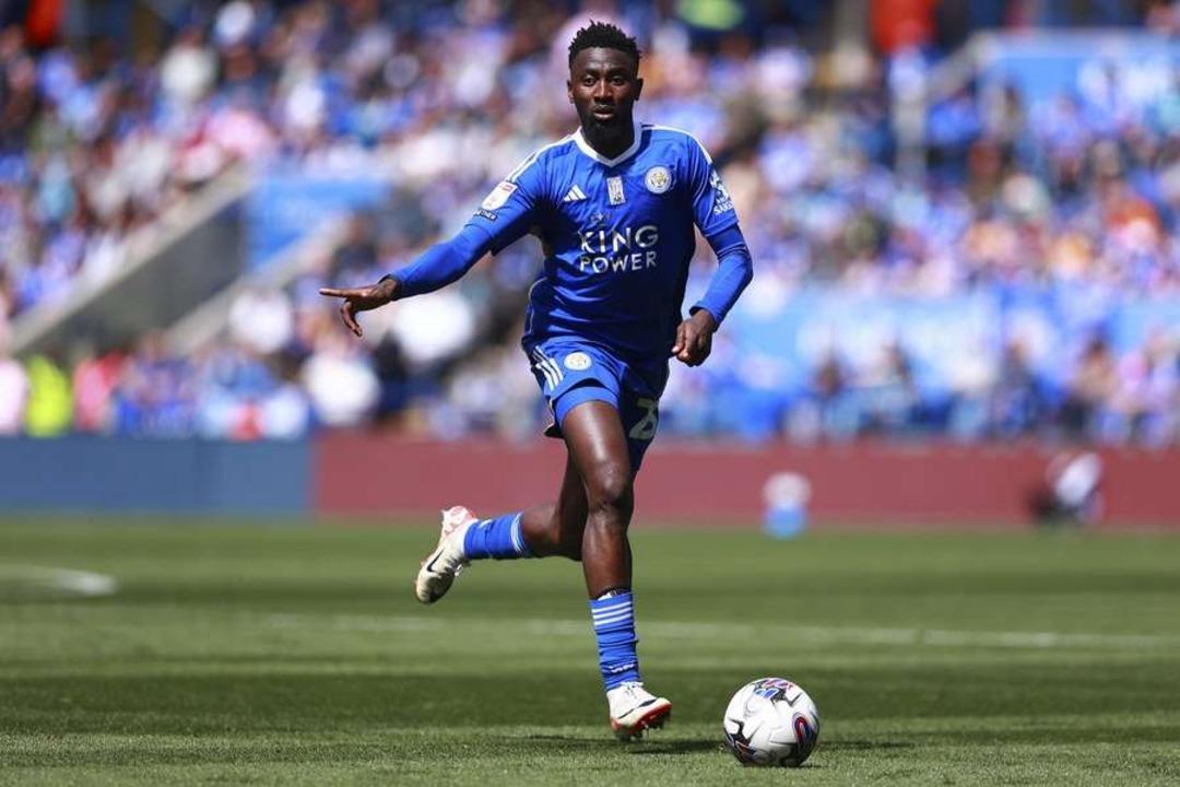Fenerbahçe de Yves Bissouma nın alternatifi belli oldu! Wilfred Ndidi serbest kalma maddesi ile direkt transfer olabilir... 2